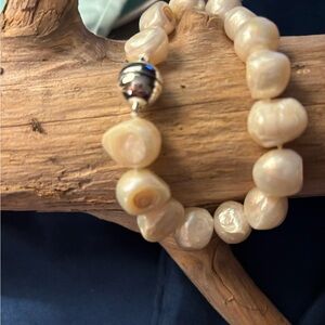 Elegant Cream‎ Pearl Bracelet with Silver Accent